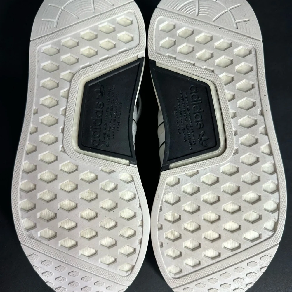 Adidas size 6 White NMD sneakers pre owned Exellent condition.